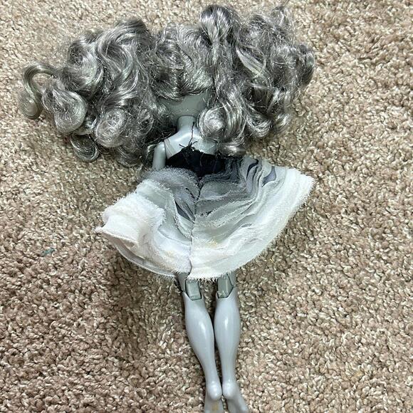 Rainbow High Shadow High Fashion Doll Re-Styled Dressed Nicole Steel No Shoes - Picture 4 of 4